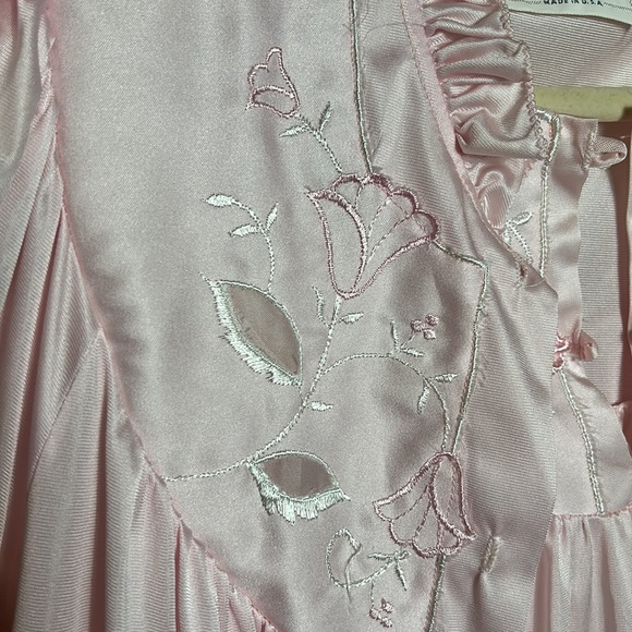 Set of Komar Vintage Light Pink Embroidered Chemise and Robe size small - Picture 7 of 14